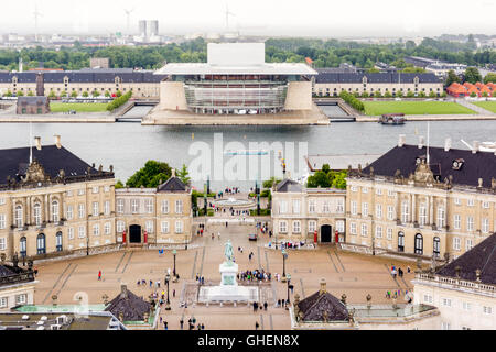 Vue sur le ciel de l'opéra et le palais royal à Copenhague Banque D'Images