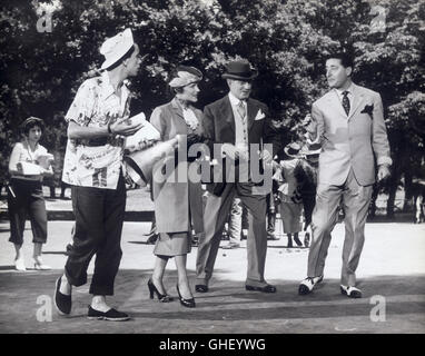 TEMPI NOSTRI Italien/Frankreich 1954 A. Blasetti, P. Paviot ELISA CEGANI (Mme. Lidia) et Vittorio de Sica (Count Fernando) dans le segment : Don ' ' de Corradino. Regie : A. Blasetti, P. Paviot Banque D'Images