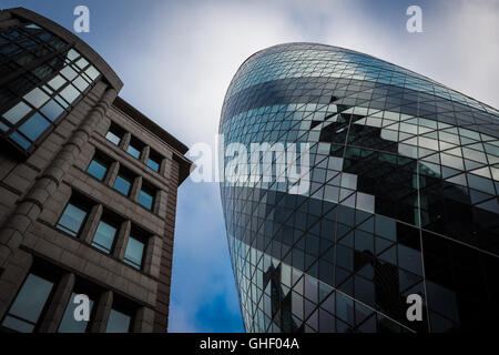 Le Gherkin office building, City of London, Londres, Royaume-Uni Banque D'Images