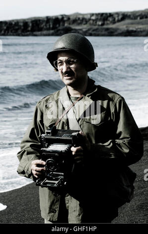 Drapeaux de nos pères de Clint Eastwood USA 2006 NED EISENBERG comme soldat américain et photographe de guerre Regie : Clint Eastwood Banque D'Images