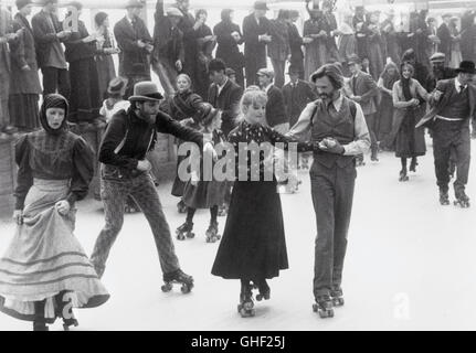 HEAVEN'S GATE USA 1980 Michael Cimino James Averill (Kris Kristofferson), d'un prévôt fédéral, patins à roulettes avec Ella Watson (Isabelle Huppert), Madame d'un bordel, à l'Heaven's Gate roller Rink, une arène de divertissement fréquentés par des colons nouvellement arrivés dans la ville de Sweetwater, au Wyoming. Régie : Michael Cimino Banque D'Images