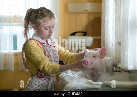 SCHWEINCHEN WILBUR UND SEINE FREUNDE Charlotte USA Web 2006 Gary Winick Charlotte Web / Fern (Dakota Fanning) und Schweinchen Wilbur Regie : Gary Winick aka. Web charlottes Banque D'Images