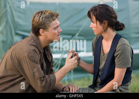 BLOOD DIAMOND Blood Diamond USA 2006 Edward Zwick Blood Diamond / Danny Archer (LEONARDO DICAPRIO) avec Maddy Bowen (JENNIFER CONNELLY) Régie : Edward Zwick aka. Blood Diamond Banque D'Images