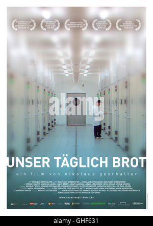 UNSER täglich Brot Österreich 2005 Niokolaus Geyrhalter Unser täglich Brot / Nikolaus Geyrhalter geht schonungslos der Frage nach : 'Woher kommt unsere Nahrung ?' / Filmplakat Regie : Niokolaus Geyrhalter Banque D'Images