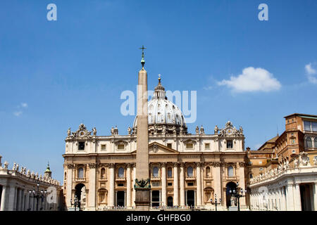 La basilique Saint Pierre au Vatican Rome Banque D'Images