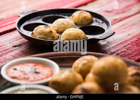 La nourriture populaire du sud de l'Inde ou Appe Appam ou rava Appe Banque D'Images