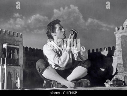 Les trois mondes Les Trois Mondes DE GULLIVER Gulliver de UK/USA 1960 Jack Sher Docteur Gulliver (KERWIN MATHEWS) dans le monde de Lilliput. Regie : Jack Sher aka. Les trois Mondes de Gulliver Banque D'Images