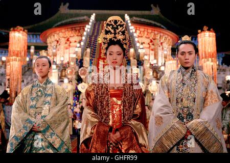 Der Fluch der goldenen Blume / der jüngste Sohn Prinz Cheng (QIN JUNJIE), Kaiserin (GONG LI) et Kronprinz Xiang (YE LIU) Régie : Yimou Zhang aka. Curse of the Golden Flower / Man cheng jin dai huang jin jia Banque D'Images