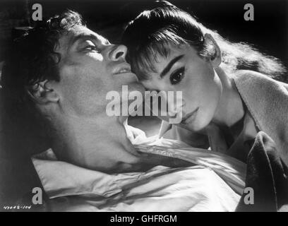 MEL FERRER (Prince Bolkonsky), Audrey Hepburn (Natasha Rostov) Régie : King Vidor Banque D'Images