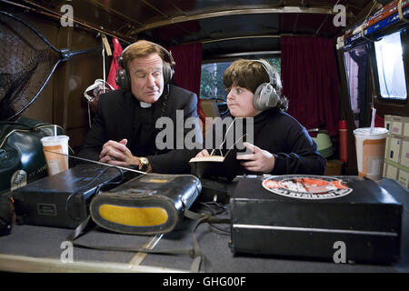 Lizenz zum Heiraten / le révérend Frank (ROBIN WILLIAMS) et Choir Boy (JOSH) PAILLETTES Regie : Ken Kwapis aka. Licence pour mon Banque D'Images