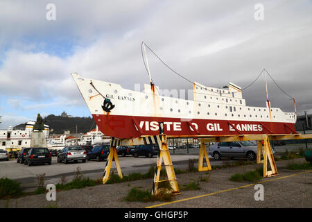 Parking en signe d'encourager les visites au Gil Eannes, un ancien navire-hôpital, maintenant un musée, Viana do Castelo, Nord du Portugal Banque D'Images