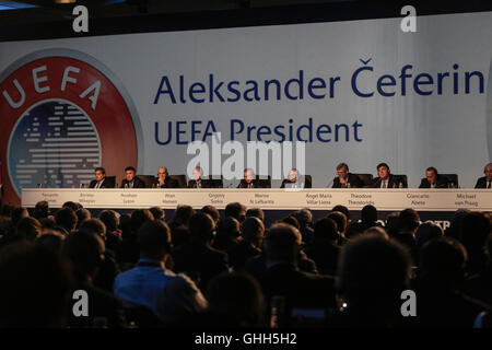 Athènes, Grèce. 14Th Sep 2016. Un écran qui se lit comme le nouveau Il Aleksander Président de l'UEFA dans le cadre du 12e Congrès extraordinaire de l'UEFA à Athènes, Grèce, le 14 septembre 2016. Photo : Baltagiannis Socrates/dpa/Alamy Live News Banque D'Images