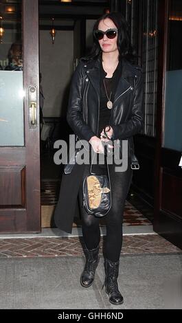 New York, NY, USA. 27 Sep, 2016. Eva Green vu quitter son hôtel à New York, New York le 27 septembre 2016. Rainmaker : Crédit Photo/media/Alamy Punch Live News Banque D'Images