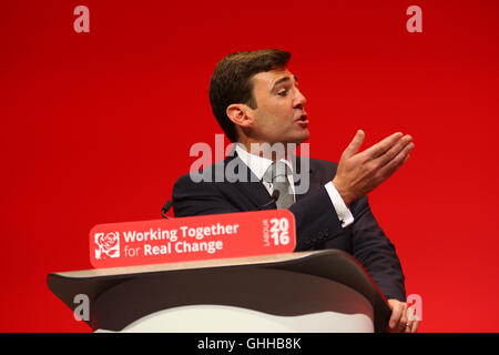 Andy Burnham donne un discours lors de la conférence du parti travailliste à Liverpool 2016 Banque D'Images