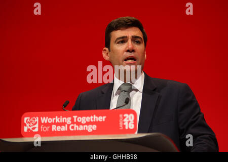 Andy Burnham donne un discours lors de la conférence du parti travailliste à Liverpool 2016 Banque D'Images