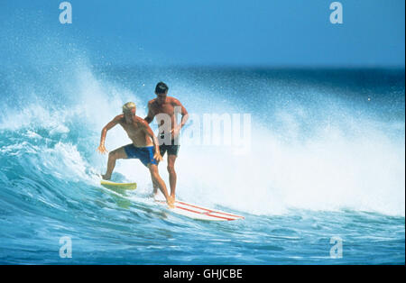 Bruce Brown's Sport Documentaire sur surf surfeur et aventures avec Patrick O'Connell et Robert Wingnut Weaver. Regie : Bruce Brown Banque D'Images