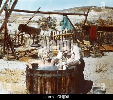Vite verdurstet, entdeckt Cable Hogue (Jason Robards) eine Wasserquelle, in der Nähe von Postkutscherstation, Mit Hilfe für er nun hofft, ein reicher Mann zu werden... Voir mit Jason Robards, Stella Stevens Regie : Sam Peckinpah aka. La ballade de Cable Hogue Banque D'Images