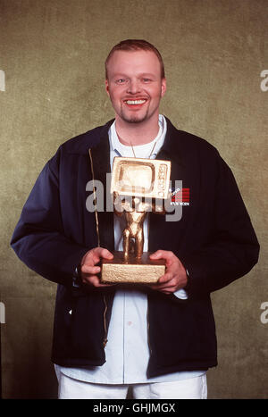 Stefan Raab präsentiert dans 'plat' total aus dem Theater am Rudolfplatz die aus der aktuellen komischsten met en relief plat-Woche komprimiert auf 45 Minuten und verleiht den ultimativen Fernsehpreis Deutschlands - den 'Raab der Woche' Bild : Stefan Raab aka. Fernsehshow mit Stefan Raab Banque D'Images