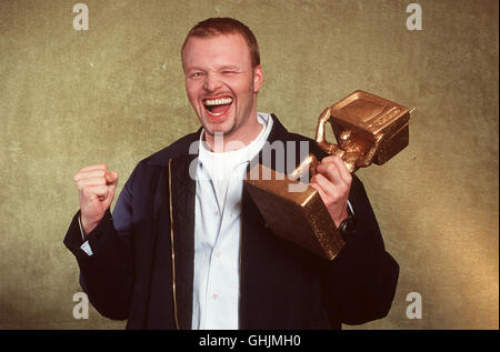 Stefan Raab präsentiert dans 'plat' total aus dem Theater am Rudolfplatz die aus der aktuellen komischsten met en relief plat-Woche komprimiert auf 45 Minuten und verleiht den ultimativen Fernsehpreis Deutschlands - den 'Raab der Woche' Bild : Stefan Raab aka. Fernsehshow mit Stefan Raab Banque D'Images