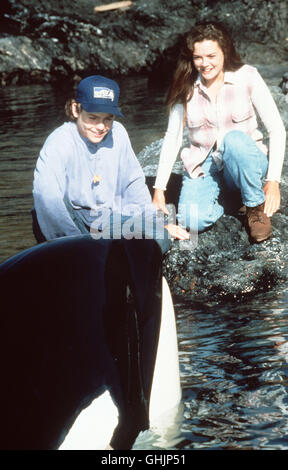Vor zwei Jahren hat der kleine Jesse zahmen Schwertwal dem Sprung zum willy die Freiheit dans verholfen. Nun kommt es zu einem überraschenden Wiedersehen : Willy hat inzwischen im Ozean der seine Familie gegründet. Vor der Küste havariert Öltanker ein. Willy und seine Familie geraten dans Lebensgefahr. Ein Helfer entpuppt sich als skrupelloser. Tierhändler Erneut ist gefragt Jesses ingéniosité. Bild : JASON JAMES RICHTER (Jesse), MARY KATE SCHELLHARDT (Nadine) Régie : Dwight H. Little aka. Free Willy 2 - L'aventure Accueil Banque D'Images