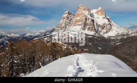 Monte Pelmo. Vue de Monte Punta. Les Dolomiti de Zoldo. Hiver, neige. Alpes italiennes. Banque D'Images