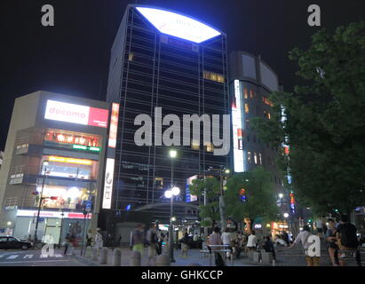 Le centre-ville de Kobe Sannomiya nuit à Kobe au Japon. Banque D'Images