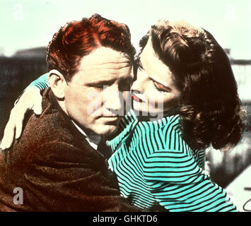 Die Frau, von der man spricht Femme de l'année USA 1942 - George Stevens Ausgerechnet der gutmütige Sportreporter Sam (Spencer Tracy) und die ex-travagante und emanzipierte Star-journalistin Tess (Katharine Hepburn) verlieben ineinander braucht es sich viel 'bonne volonté' und Liebe auf beiden Seiten, bis die Ehe glücklich wird Regie : George Stevens aka. Femme de l'année Banque D'Images