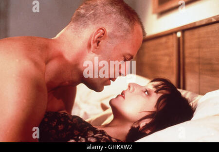 PULP FICTION USA 1994 - Quentin Tarantino Voir mit Butch (Bruce Willis) et Mia (Uma Thurman). Regie : Quentin Tarrantino aka. Pulp Fiction Banque D'Images