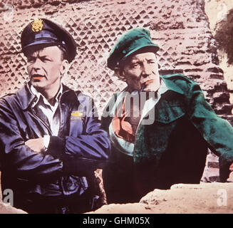 1943 Amerikaner und Jèrri einem lager- Kriegsgefangenen en italien : als die Gefangenen nach Innsbruck transportiert werden sollen, Nutzen Sie die Gelegenheit zur Flucht. Bild : Le colonel Joseph Ryan (Frank Sinatra), le Major Eric Finchman (TREVOR HOWARD) Régie : Mark Robson aka. Von Ryan's Express Banque D'Images