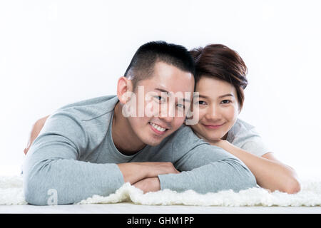 Jeune couple heureux. Banque D'Images