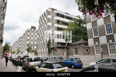 Une vue générale de la partie de la Grosvenor Estate conçu par l'architecte Sir Edwin Lutyens, Page Street à Pimlico, dans le centre de Londres. Banque D'Images