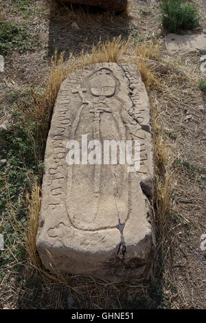 L'Arménie s'aréni évêque possibles figure sur la tombe de cimetière Banque D'Images