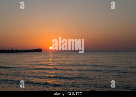 Coucher du soleil à Roda, Corfou, îles Ioniennes, Grèce, Europe Banque D'Images