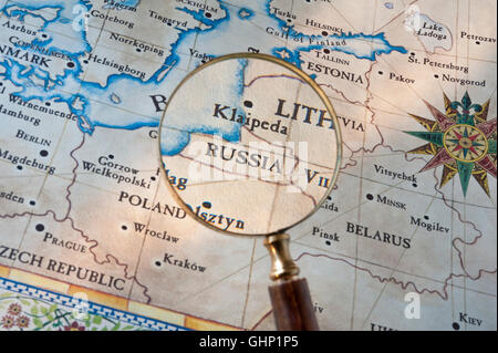 RUSSIE GOLFE EUROPE carte de style ancien avec loupe sur le golfe de Finlande avec Russie et Klaipeda avec Estonie Mer Baltique Suède et Europe de l'est Banque D'Images