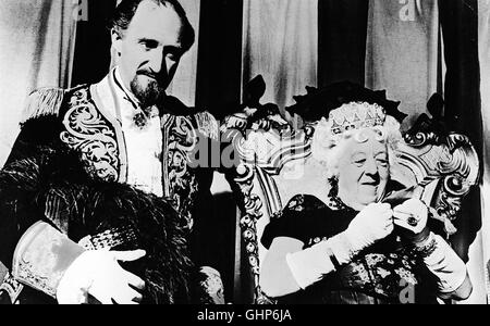 Die kleinen wollen auch nach oben - Gloriana XIII aus Groß-Fenwick (MARGARET RUTHERFORD) und ihr Premierminister Mountjoy (RON MOODY) haben sich in den Kopf gesetzt, eine Rakete zu schießen zum mond... Regie : Richard Lester aka. La souris sur la Lune Banque D'Images