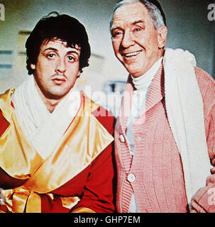 Rocky - Rocky (Sylvester Stallone) wird von Mickey (Burgess Meredith) für den großen KAmpf. fitgemacht Regie : John G. Avildsen aka. Rocky Banque D'Images