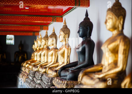 Statues de Bouddha assis Banque D'Images