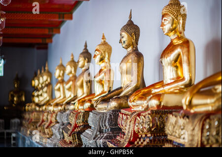 Statues de Bouddha assis Banque D'Images