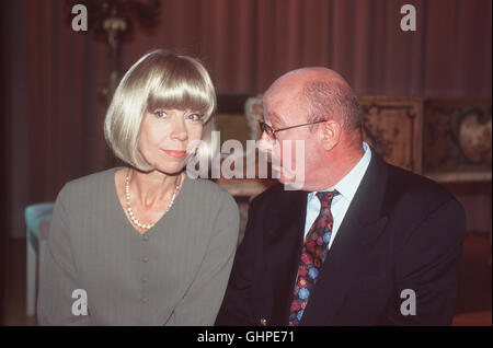 Evelyn hamann's Geschichten aus dem Leben - Foto : 70623 (EVELYN HAMANN) und Rolf (WOLF-DIETRICH BERG). Regie : Stephan Meyer aka. Klassentreffen Banque D'Images