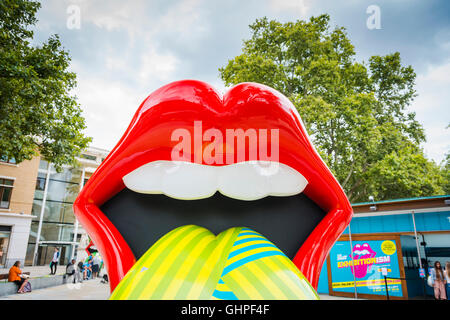 L'exhibitionnisme Retrospective show par The Rolling Stones à la Saatchi Gallery, King's Road, Chelsea, Angleterre, Royaume-Uni Banque D'Images