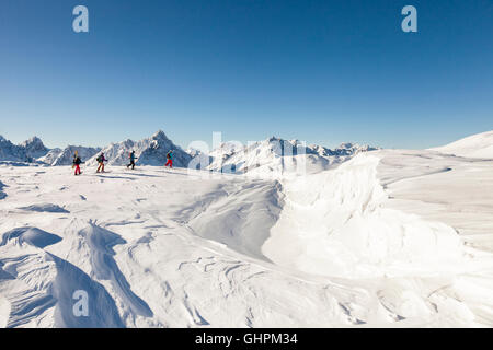 Vor der Kulisse Sextner Dolomiten der, Tourengeher dans grandioser Landschaft. Banque D'Images