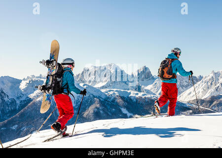 Vor der Kulisse Sextner Dolomiten der, Tourengeher dans grandioser Landschaft. Banque D'Images