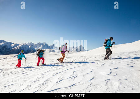 Vor der Kulisse Sextner Dolomiten der, Tourengeher dans grandioser Landschaft. Banque D'Images