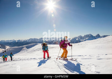 Vor der Kulisse Sextner Dolomiten der, Tourengeher dans grandioser Landschaft. Banque D'Images