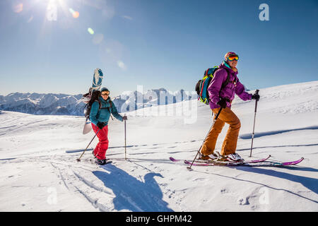 Vor der Kulisse Sextner Dolomiten der, Tourengeher dans grandioser Landschaft. Banque D'Images