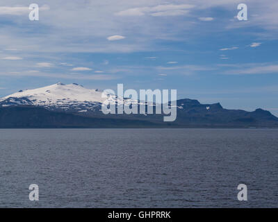 Volcan snæfellsjökull avec glacier couvrant haut dans le Parc National de Snæfellsjökull sur la péninsule de Snæfellsnes Islande de Breidafjordur Bay Banque D'Images