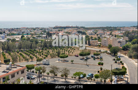 Paphos cityscape, quartier résidentiel. Paphos est une ville côtière de la Méditerranée dans le sud-ouest de Chypre, l'Europe. Banque D'Images