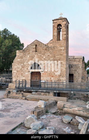 Église et vestiges antiques Kyriaki à Paphos, Chypre. Ancienne basilique chrétienne cour intérieure à Kato Paphos. Banque D'Images