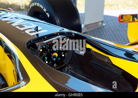 COCKPIT DE VOITURE RENAULT F.1 AFFICHER Banque D'Images