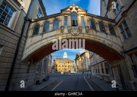 "Pont des Soupirs" passage entre deux bâtiments d'Hertford College au New College Lane, Oxford, Oxfordshire, Angleterre Banque D'Images